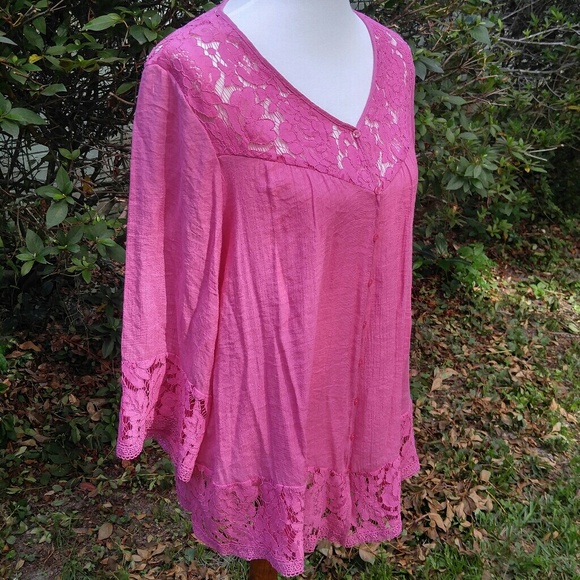 Neiman Marcus Tops - Neiman Marcus summer beachy gauze/lace top LG